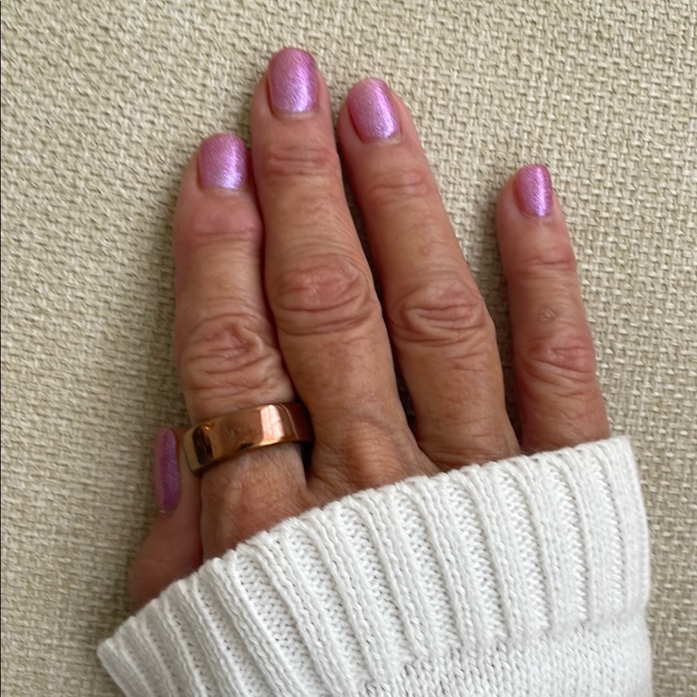 Oura generation 3 size 9 rose gold ring with charger. For men or women.